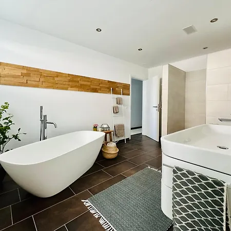 Holiday home Stylisches Bis 6 Gaeste Mit Einzigartigem Seepanorama Ermatingen